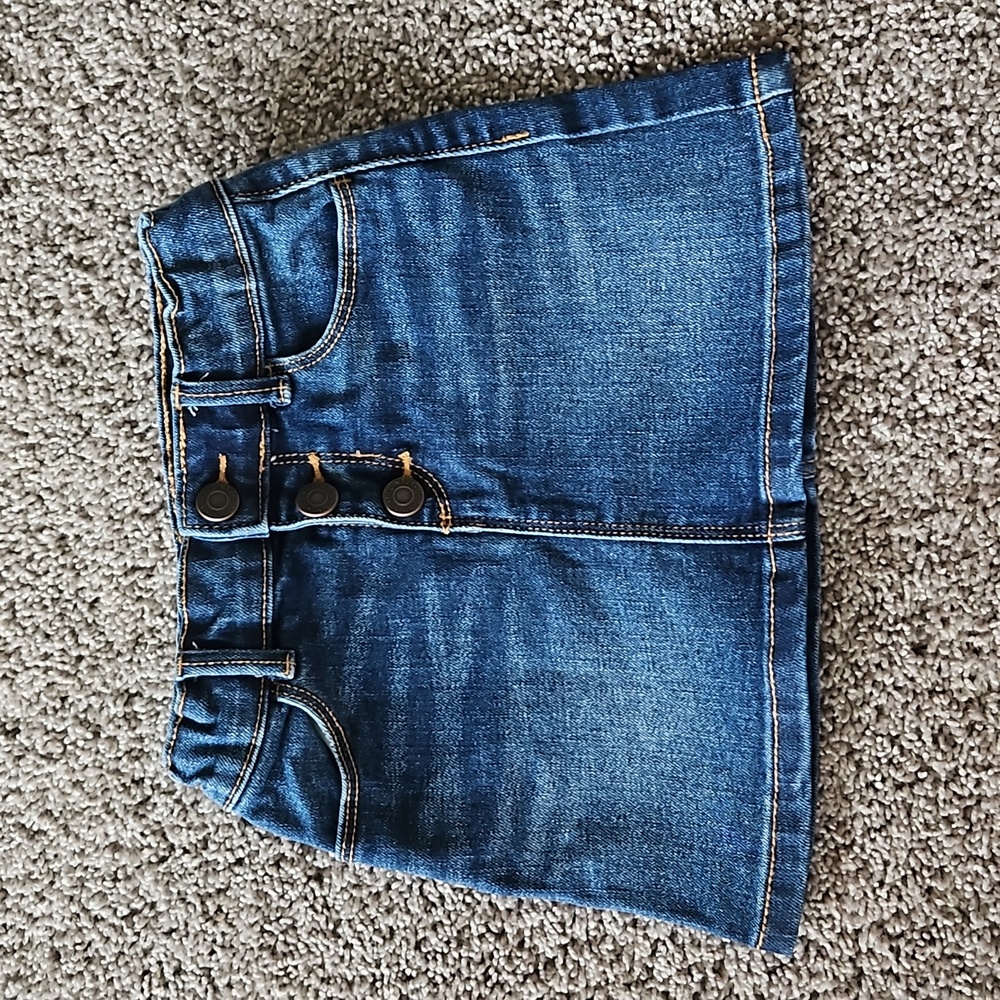 Old navy, blue Jean skirt with no shorts underneath. Size 3t
